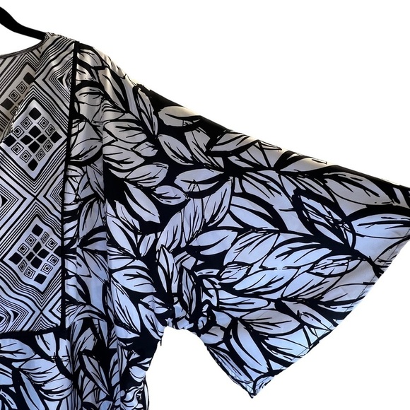 Sale Lane Bryant Women's Blouse 26/28 Black White Geometric Shapes - Picture 6 of 13